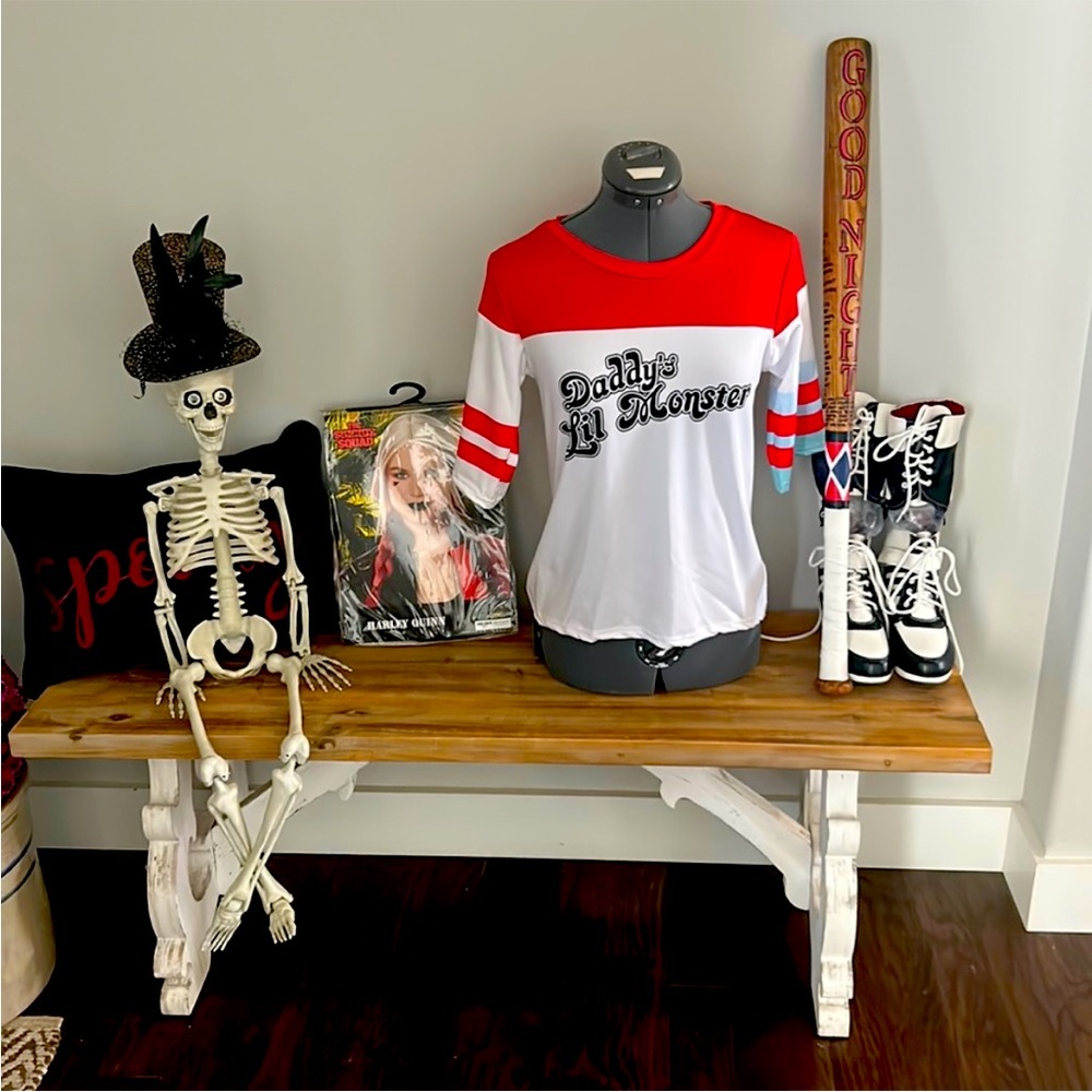 Harley Quinn Shirt, Harley Quinn Bat, Wig & Harley Quinn Boots Halloween